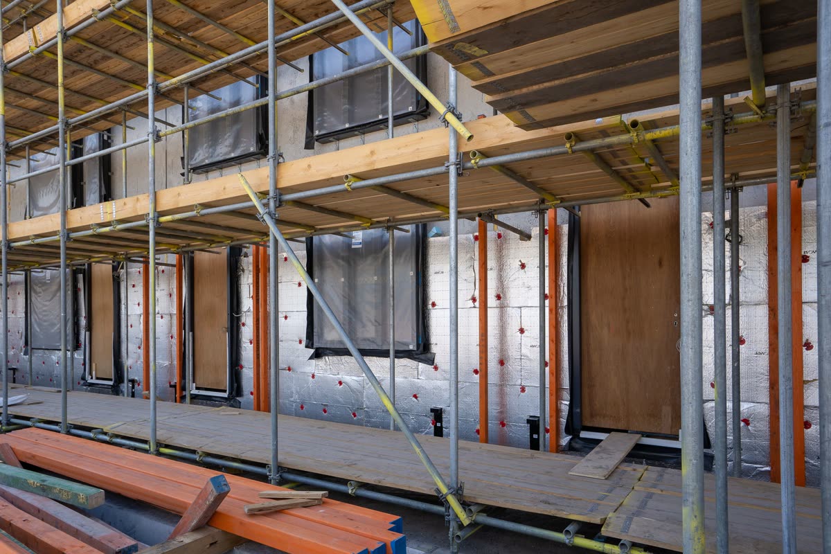 Dämmarbeiten an einem Wohnhaus im Bestand